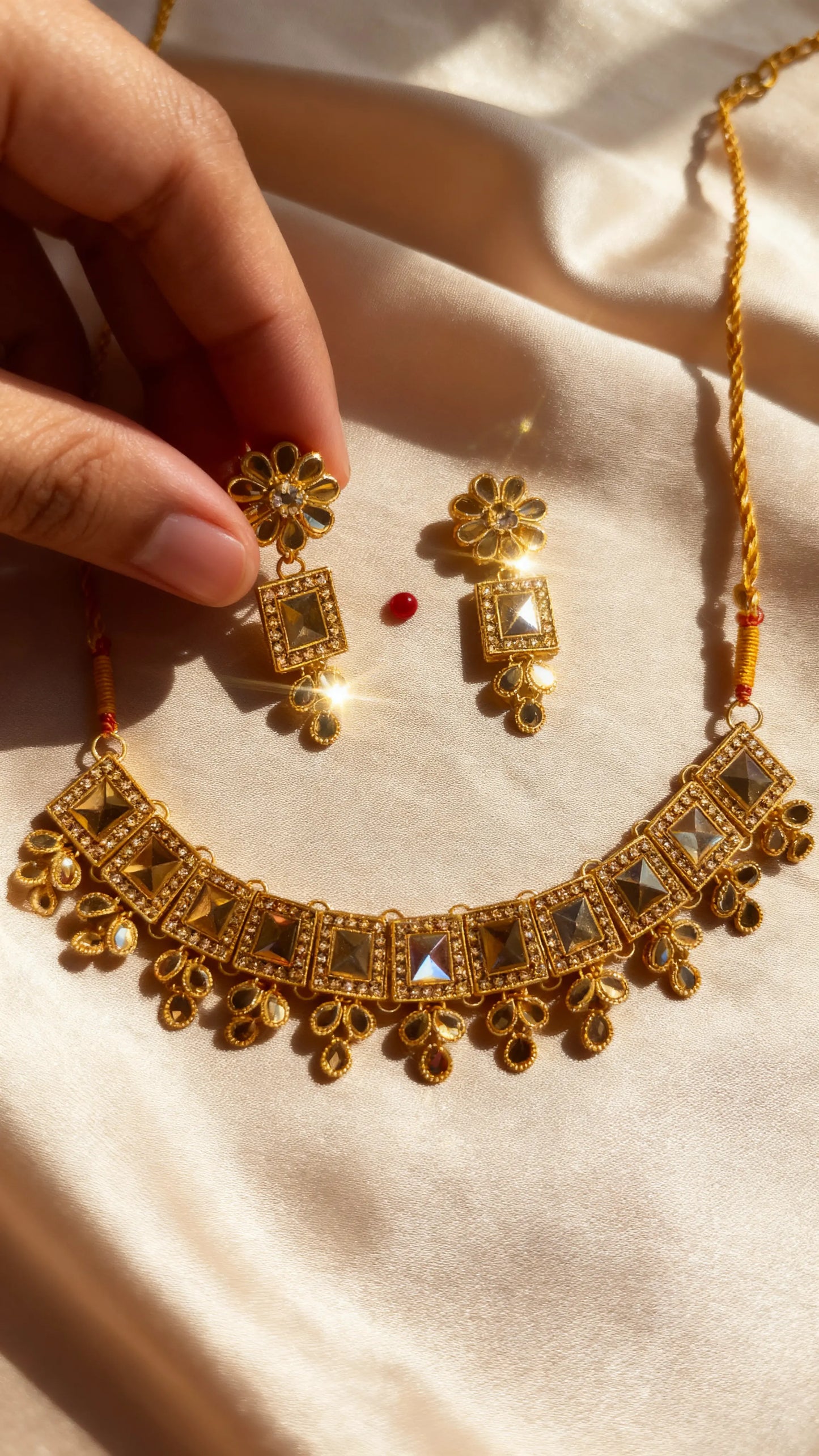 Golden Square Choker Set