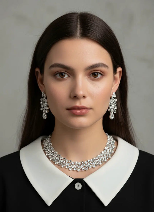 Nacklace With 2 Ear Rings And 1 Bindiya