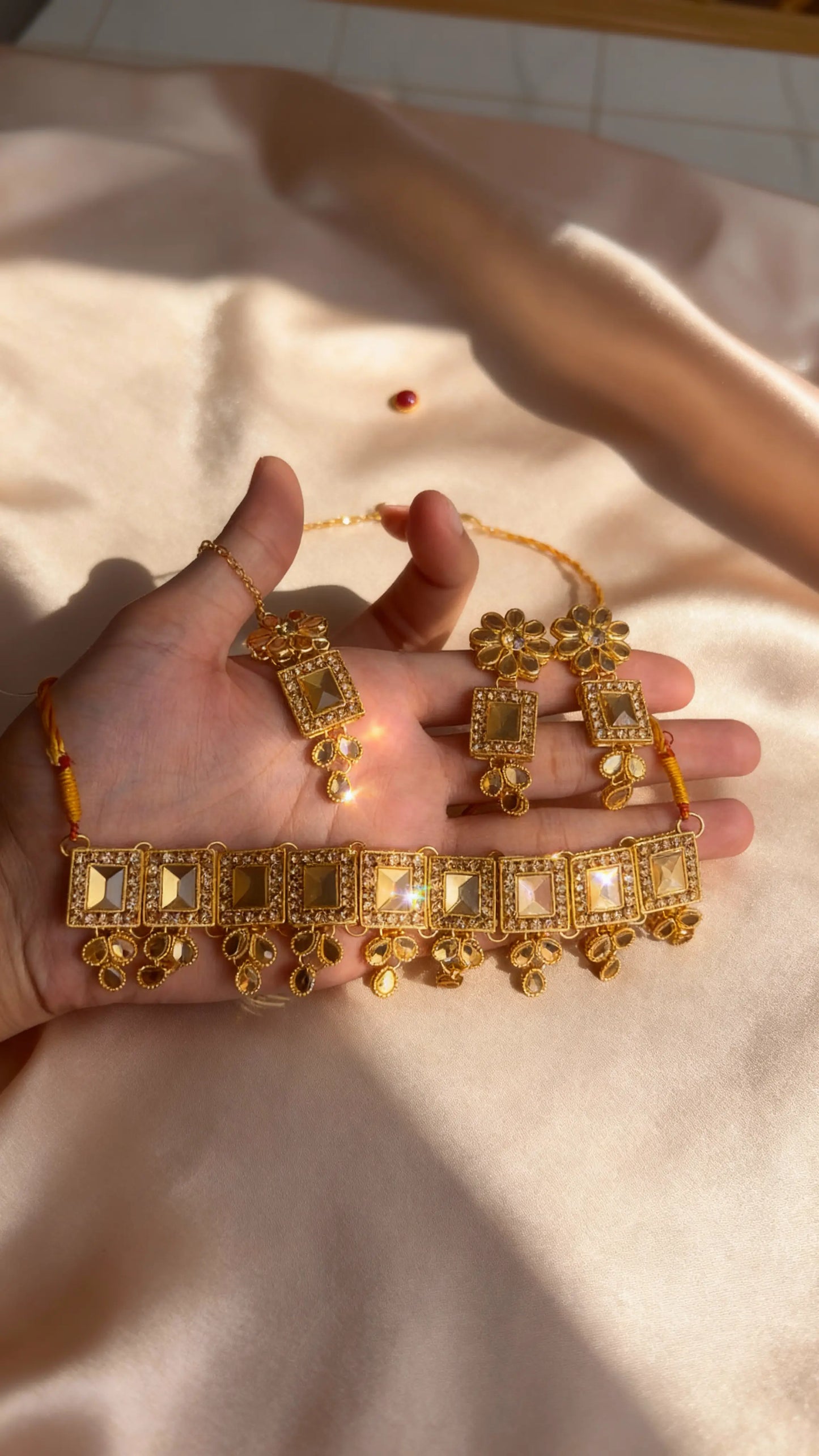 Golden Square Choker Set