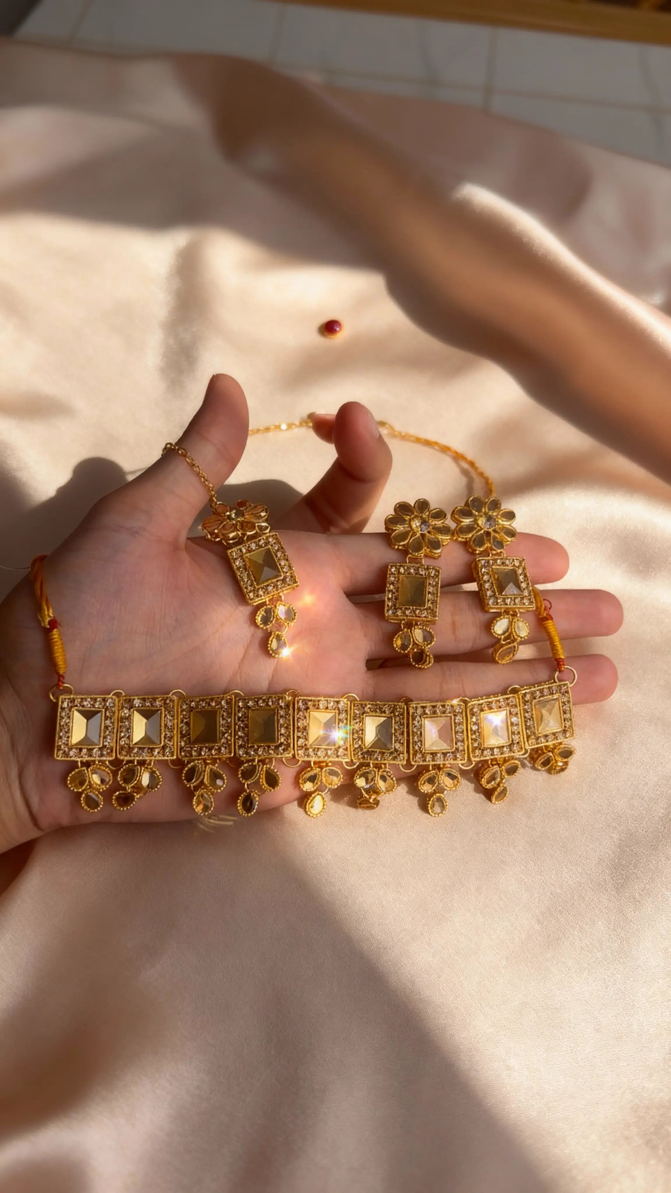 Golden Square Choker Set